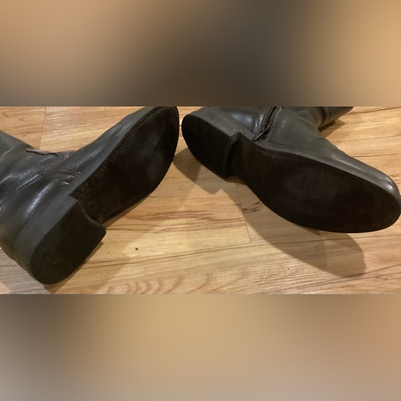 Italian Black leather boots Side Zipper. Low Heel. Size 39 Wonen's. - Picture 4 of 6